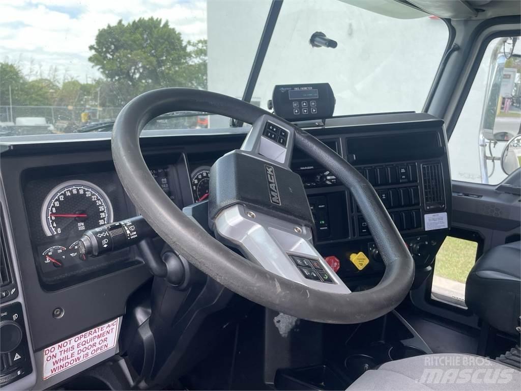 Mack GR64F Φορτηγά Ανατροπή