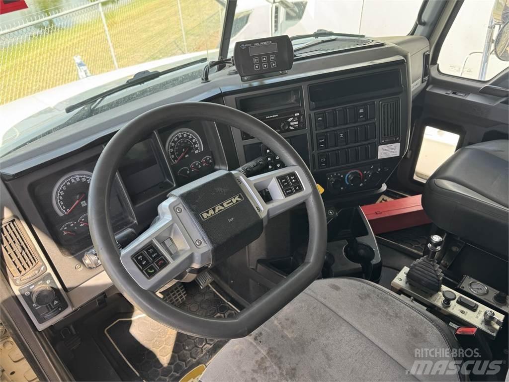 Mack GR64F Φορτηγά Ανατροπή