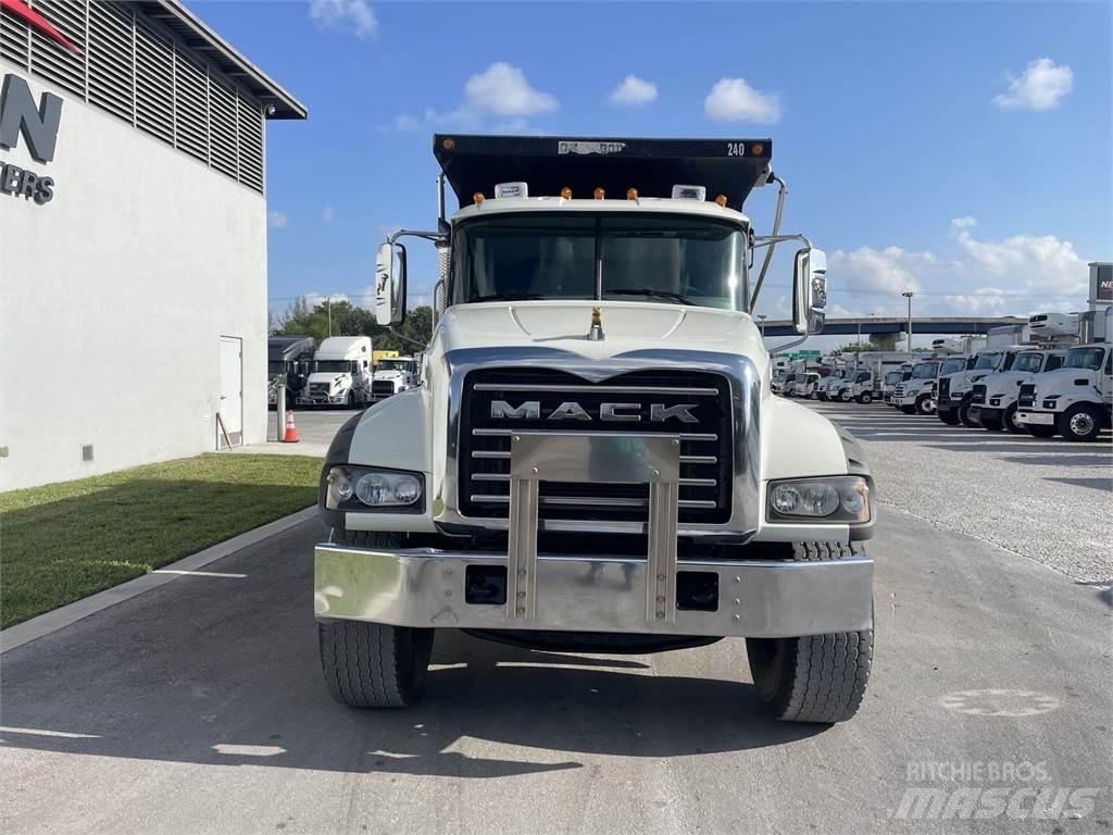 Mack GR64F Φορτηγά Ανατροπή
