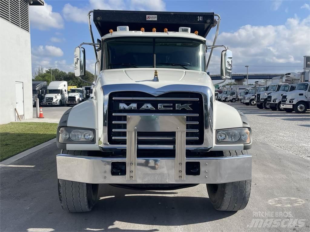 Mack GR64F Φορτηγά Ανατροπή