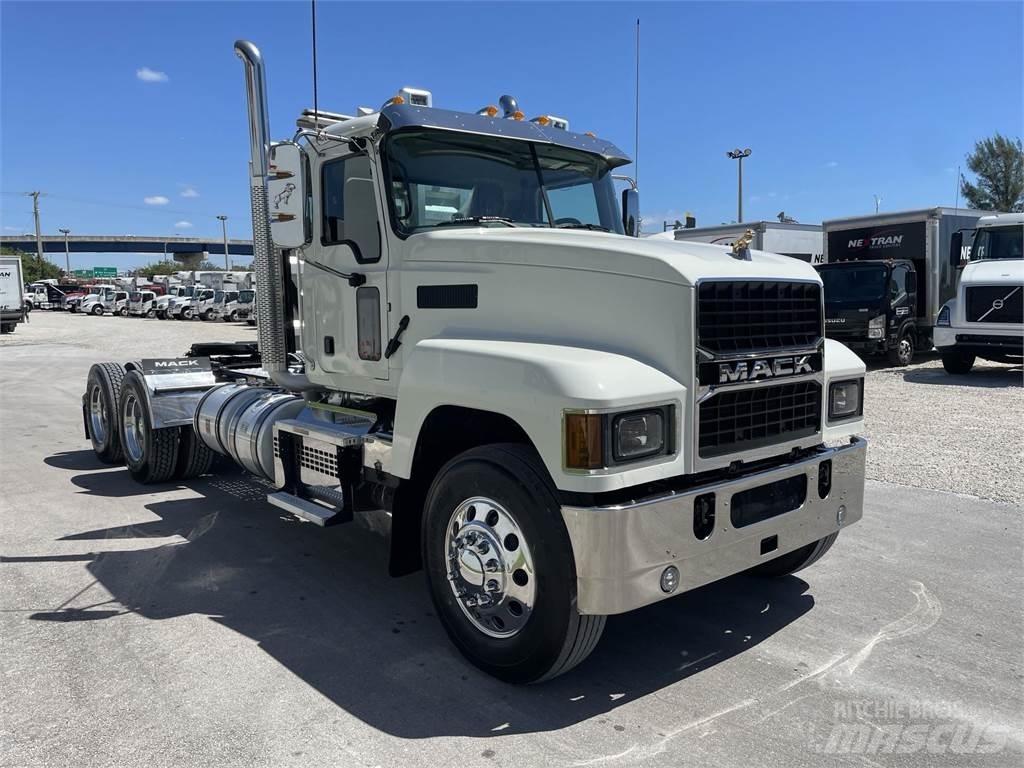 Mack PI64T Τράκτορες