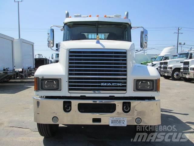 Mack PI64T Τράκτορες