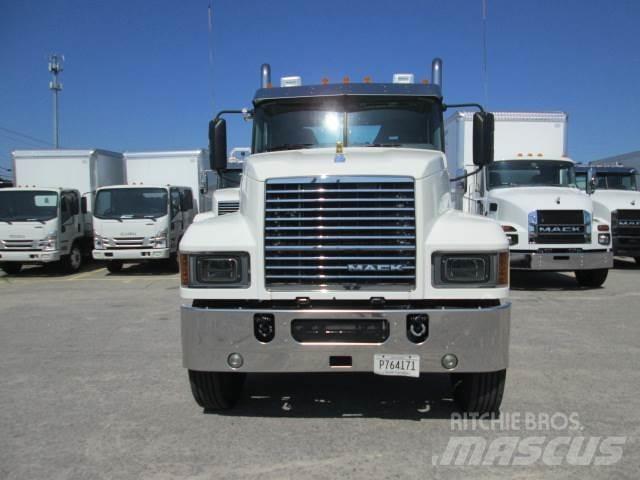 Mack PI64T Τράκτορες