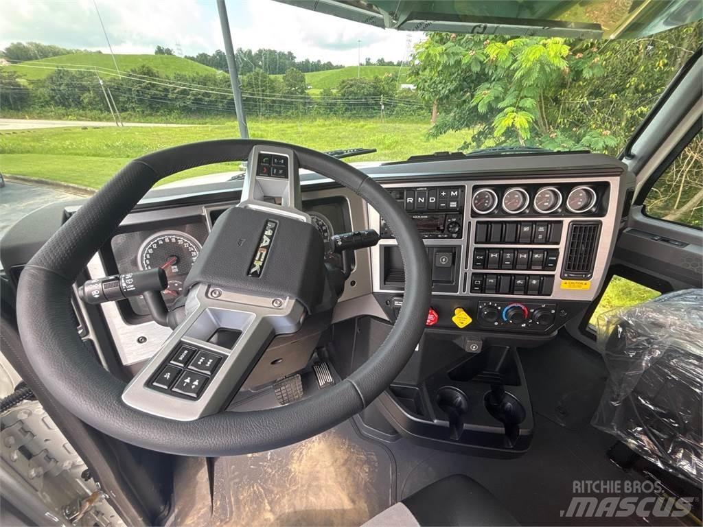 Mack PI64T Τράκτορες