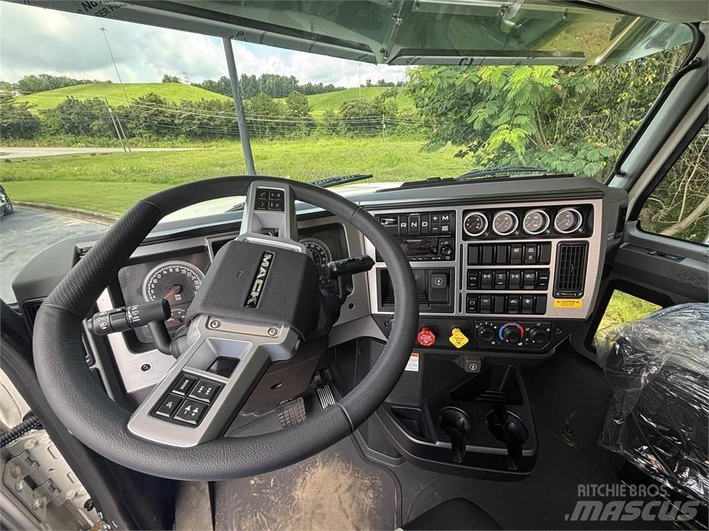 Mack PI64T Τράκτορες