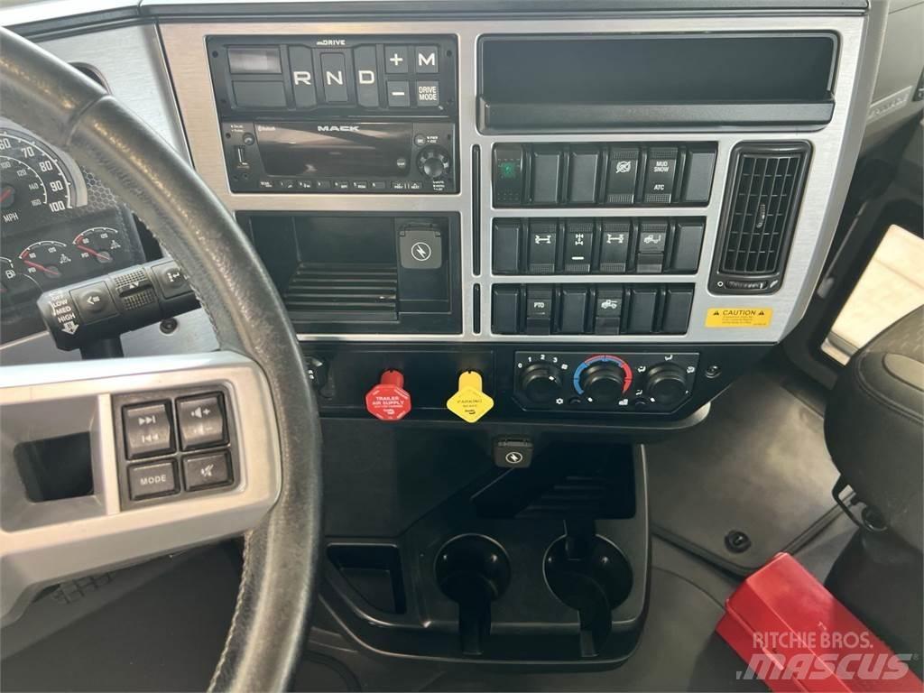 Mack PI64T Τράκτορες