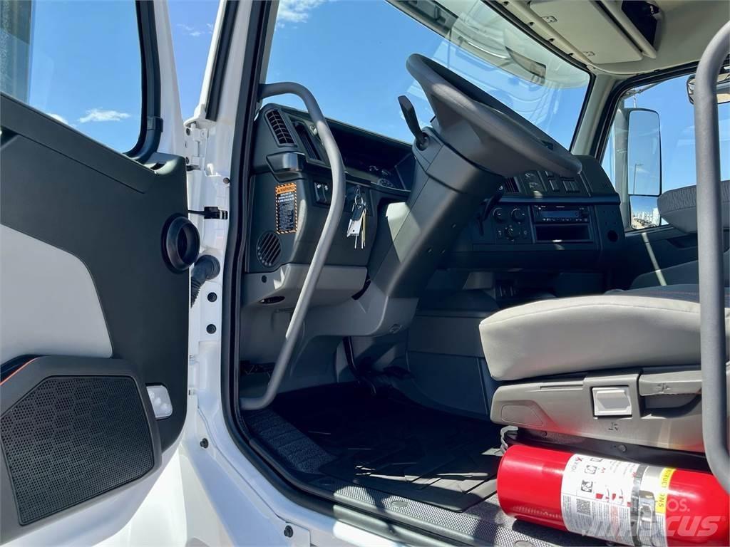 Volvo VHD64FT300 Τράκτορες