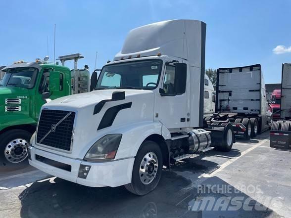 Volvo VNL42T Τράκτορες