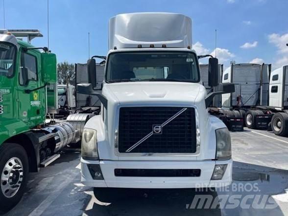 Volvo VNL42T Τράκτορες