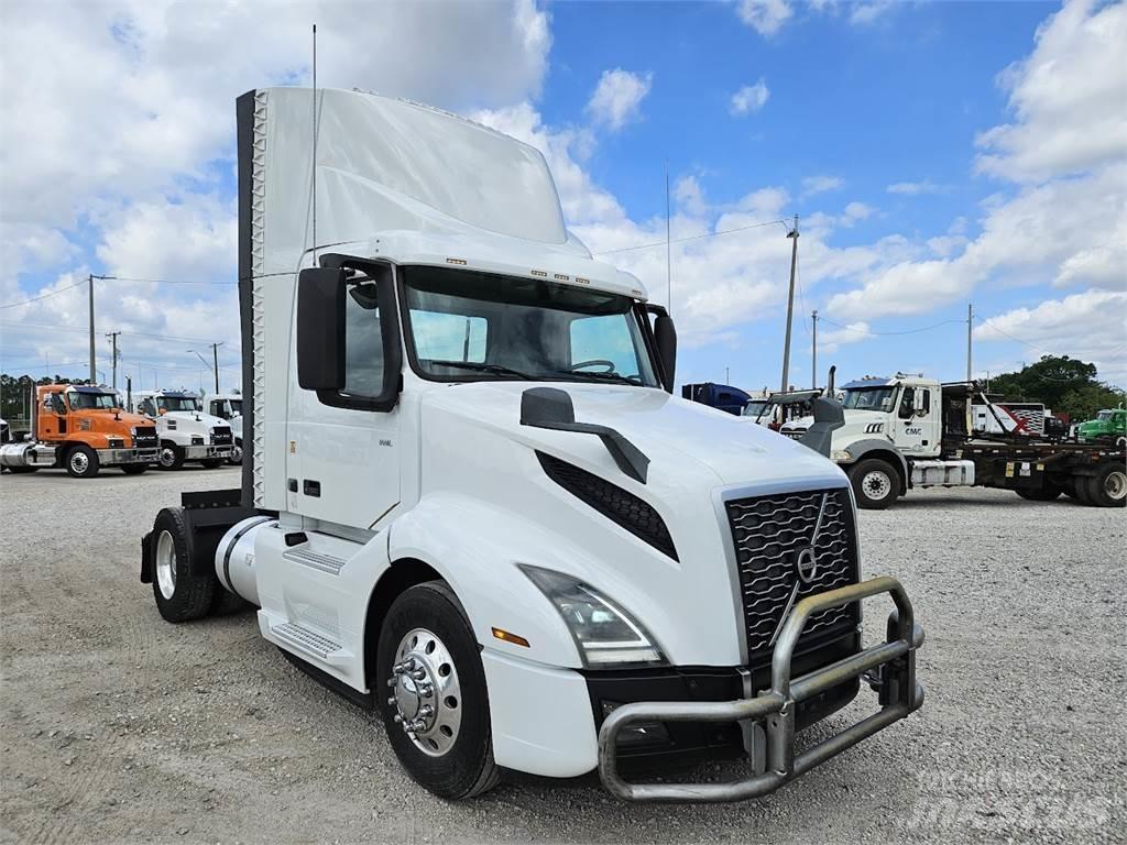 Volvo VNL42T300 Τράκτορες