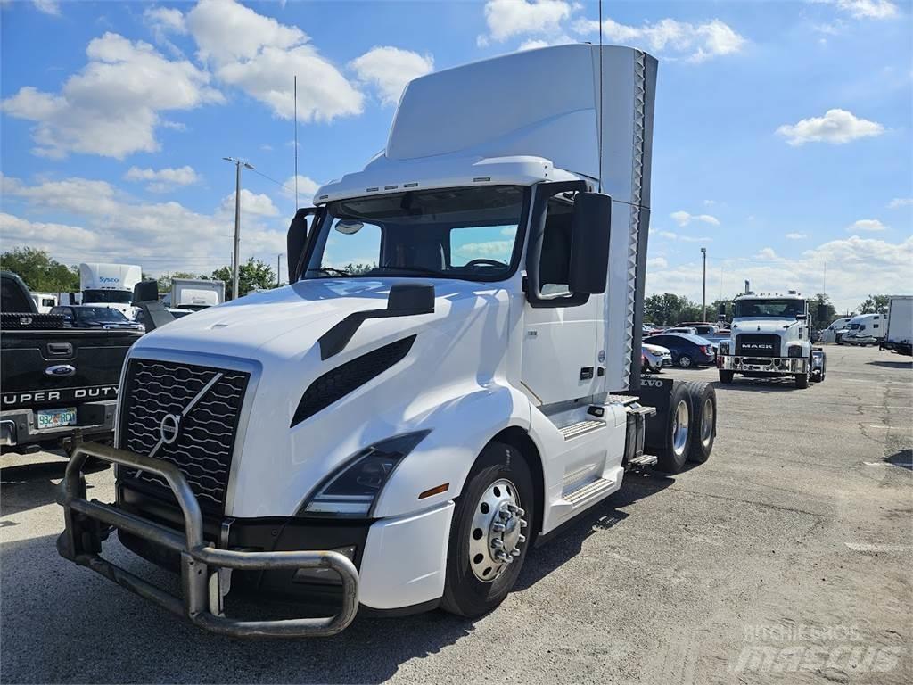 Volvo VNL62T300 Τράκτορες