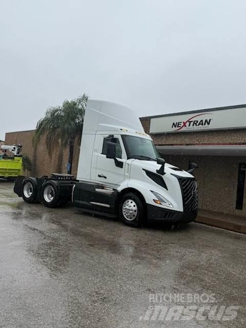 Volvo VNL64T300 Τράκτορες