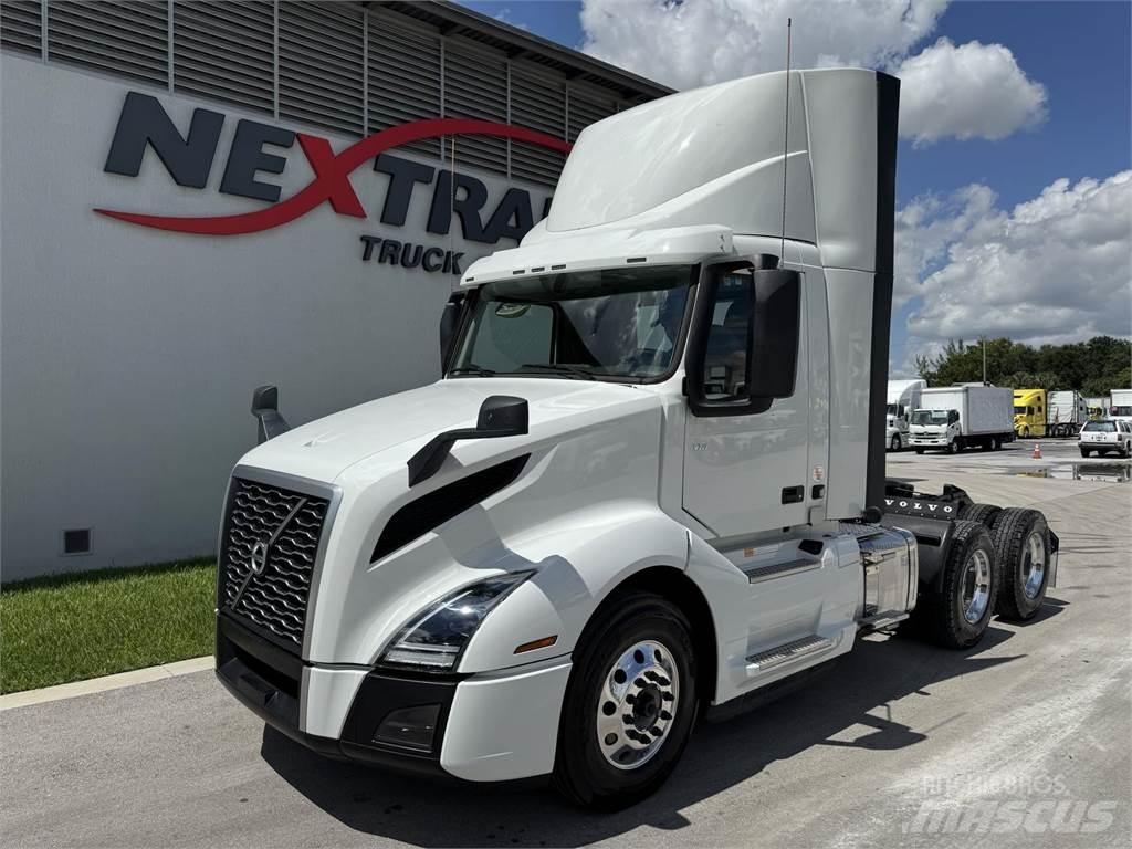Volvo VNL64T300 Τράκτορες