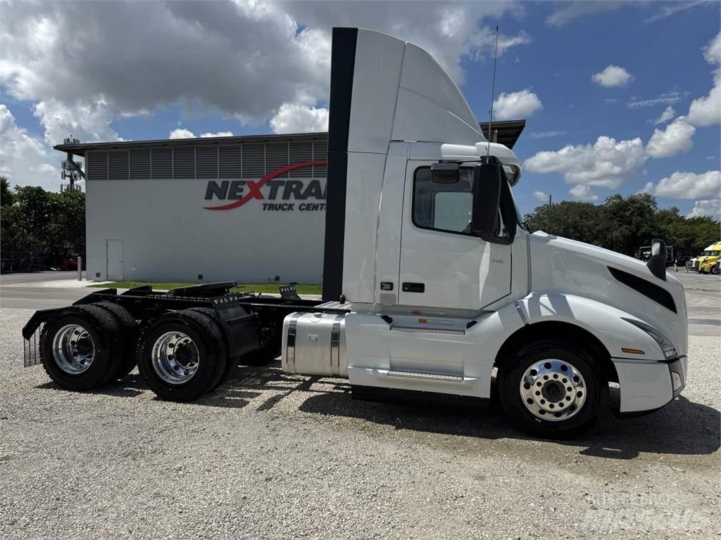 Volvo VNL64T300 Τράκτορες