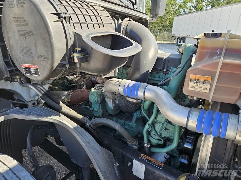 Volvo VNL64T300 Τράκτορες