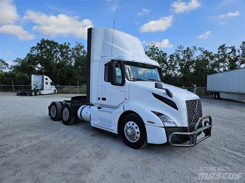 Volvo VNL64T300 Τράκτορες