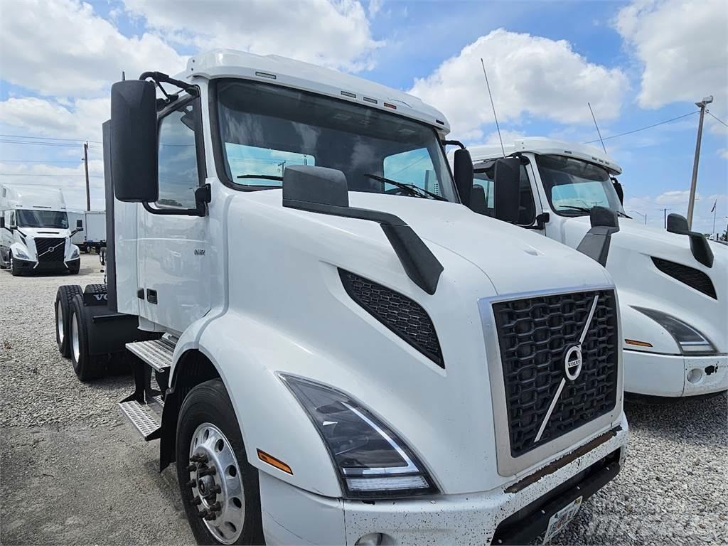 Volvo VNL64T300 Τράκτορες