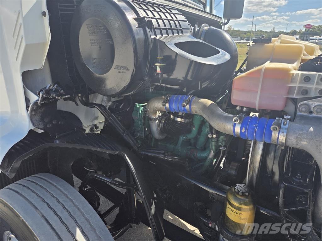 Volvo VNL64T300 Τράκτορες