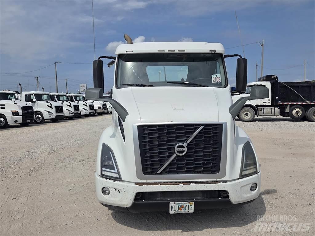 Volvo VNL64T300 Τράκτορες