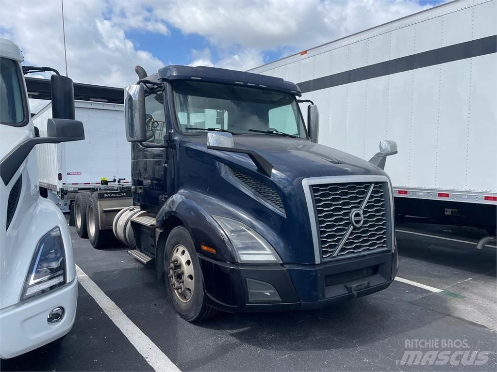 Volvo VNL64T300 Τράκτορες