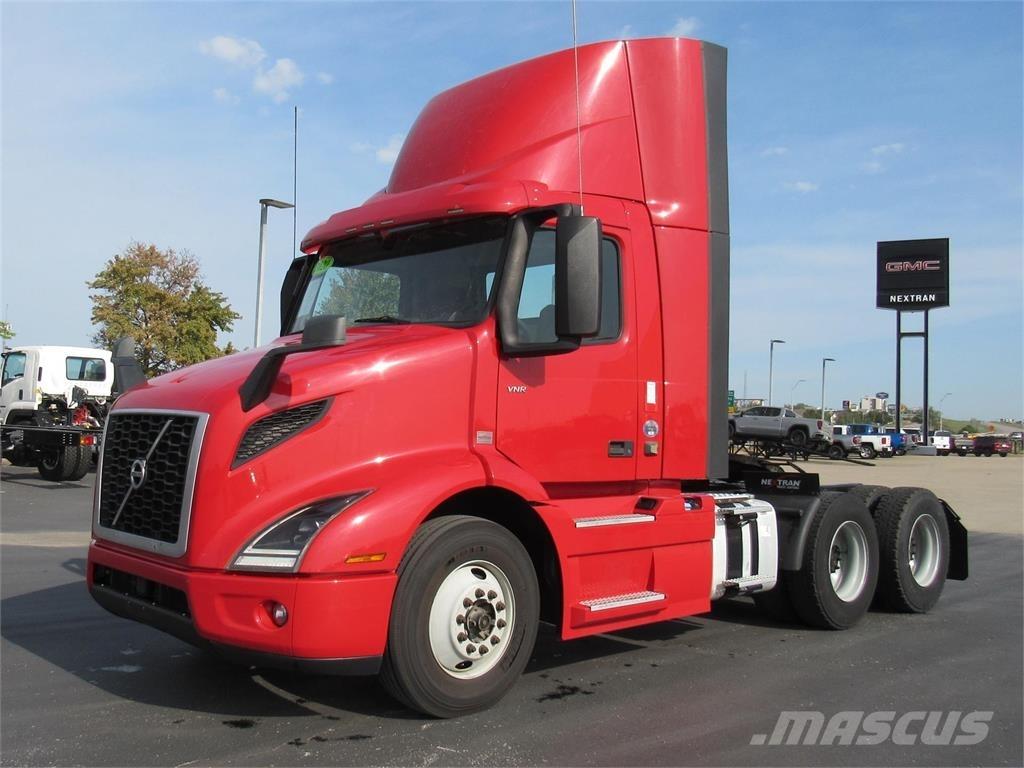 Volvo VNL64T300 Τράκτορες