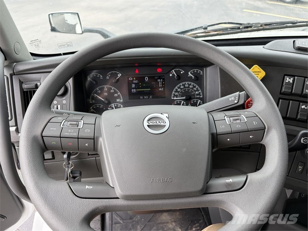 Volvo VNL64T740 Τράκτορες