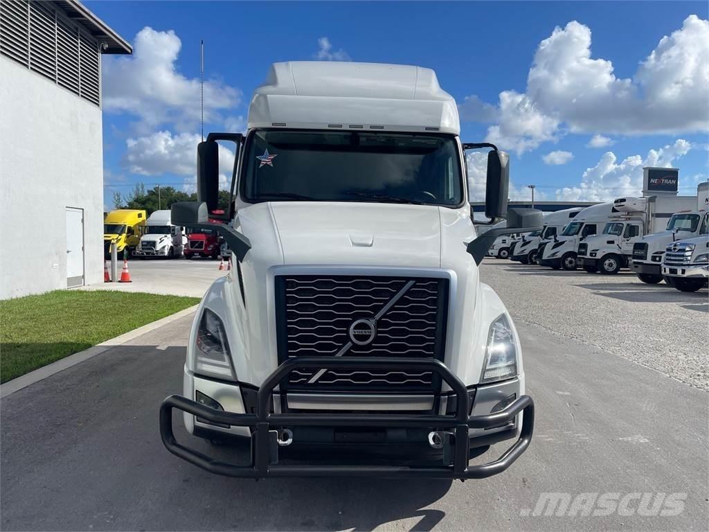 Volvo VNL64T760 Τράκτορες