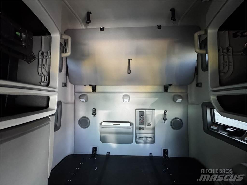 Volvo VNL64T760 Τράκτορες