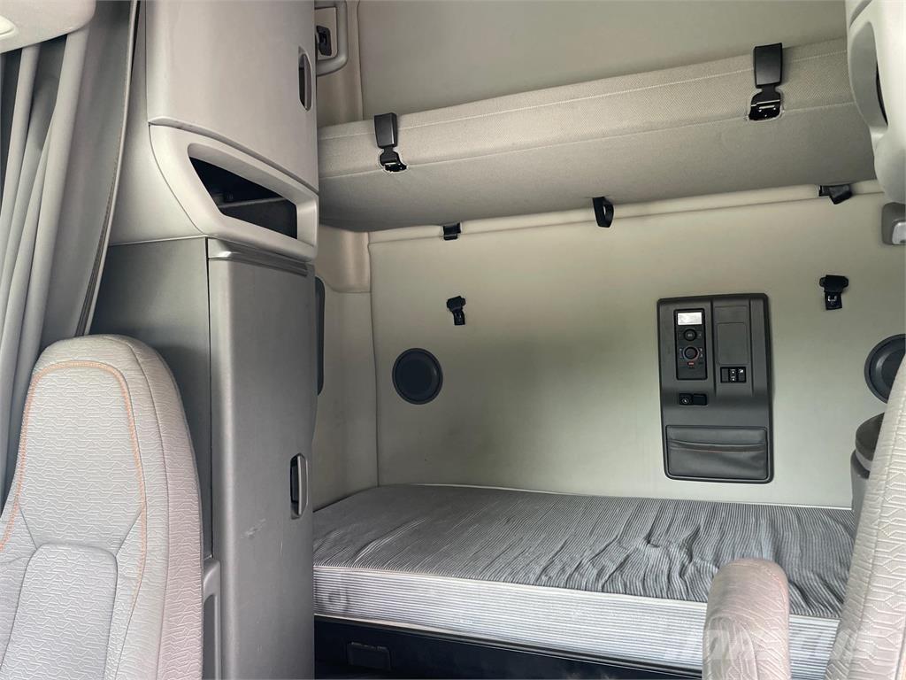 Volvo VNL64T760 Τράκτορες