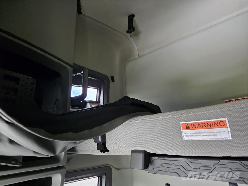 Volvo VNL64T760 Τράκτορες