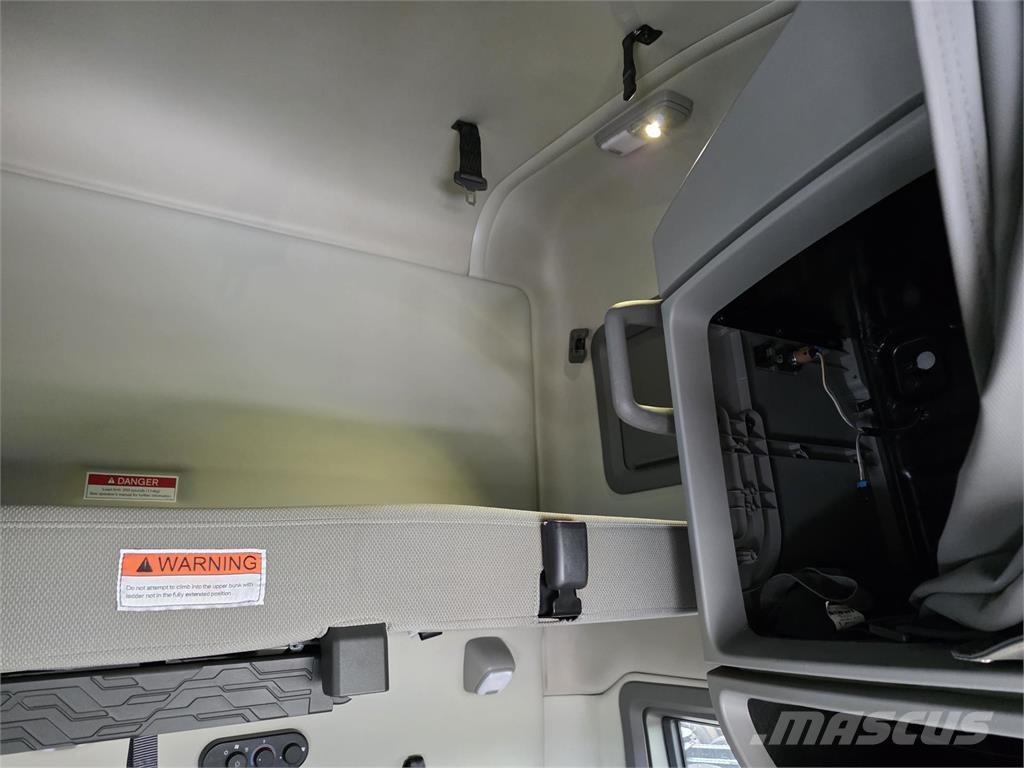 Volvo VNL64T760 Τράκτορες