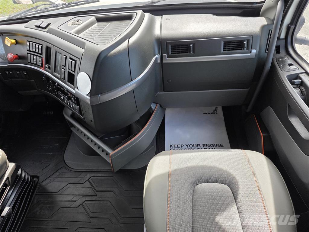 Volvo VNL64T760 Τράκτορες