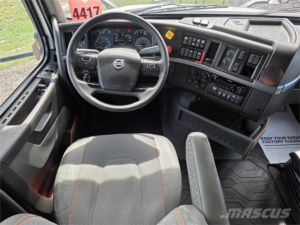 Volvo VNL64T760 Τράκτορες