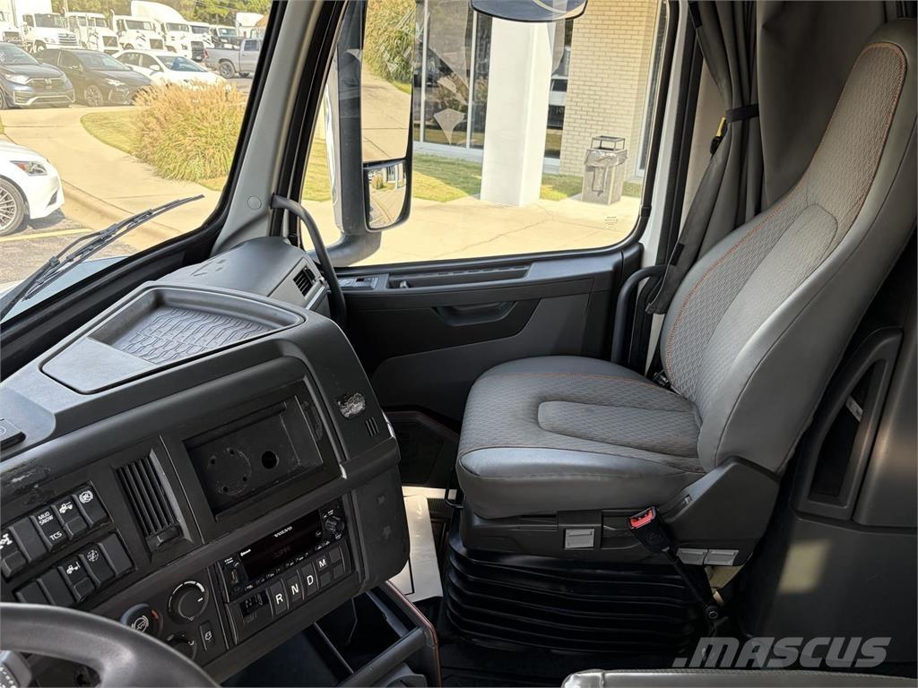 Volvo VNL64T760 Τράκτορες