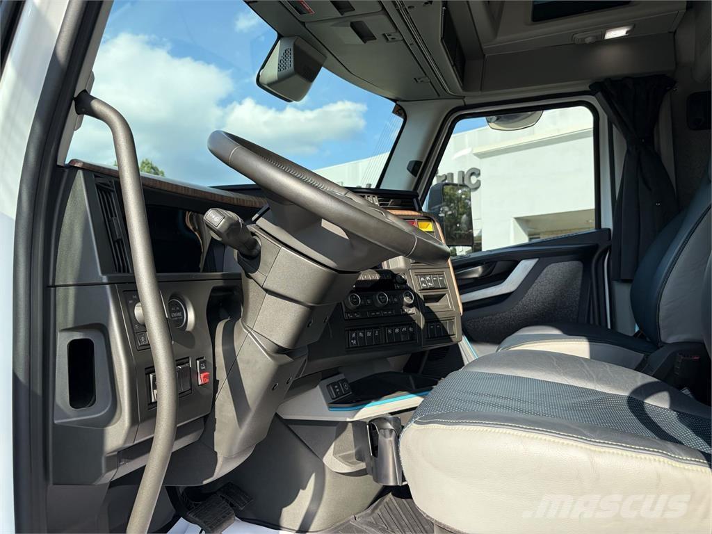 Volvo VNL64T860 Τράκτορες