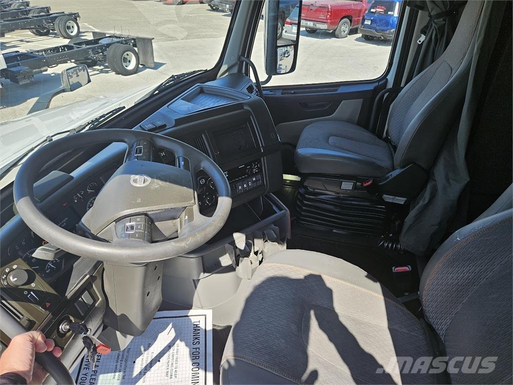 Volvo VNL64T860 Τράκτορες
