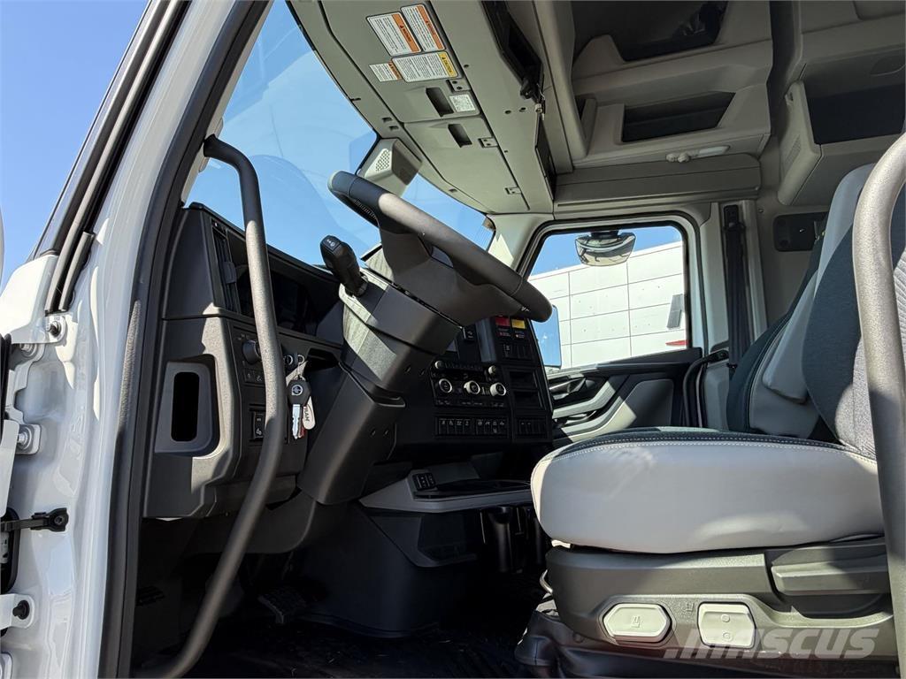 Volvo VNL64T860 Τράκτορες