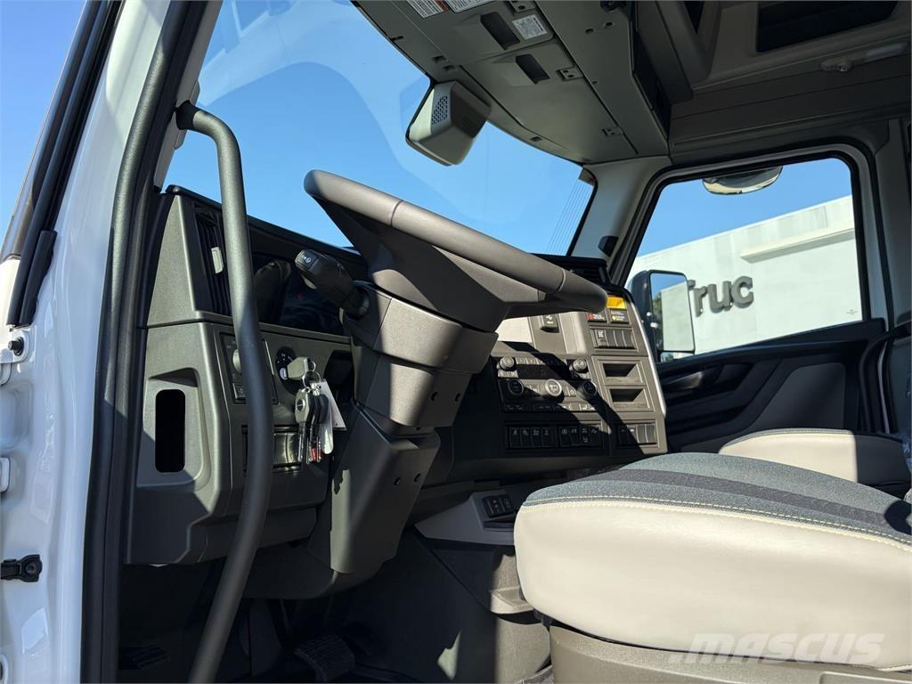 Volvo VNL64T860 Τράκτορες