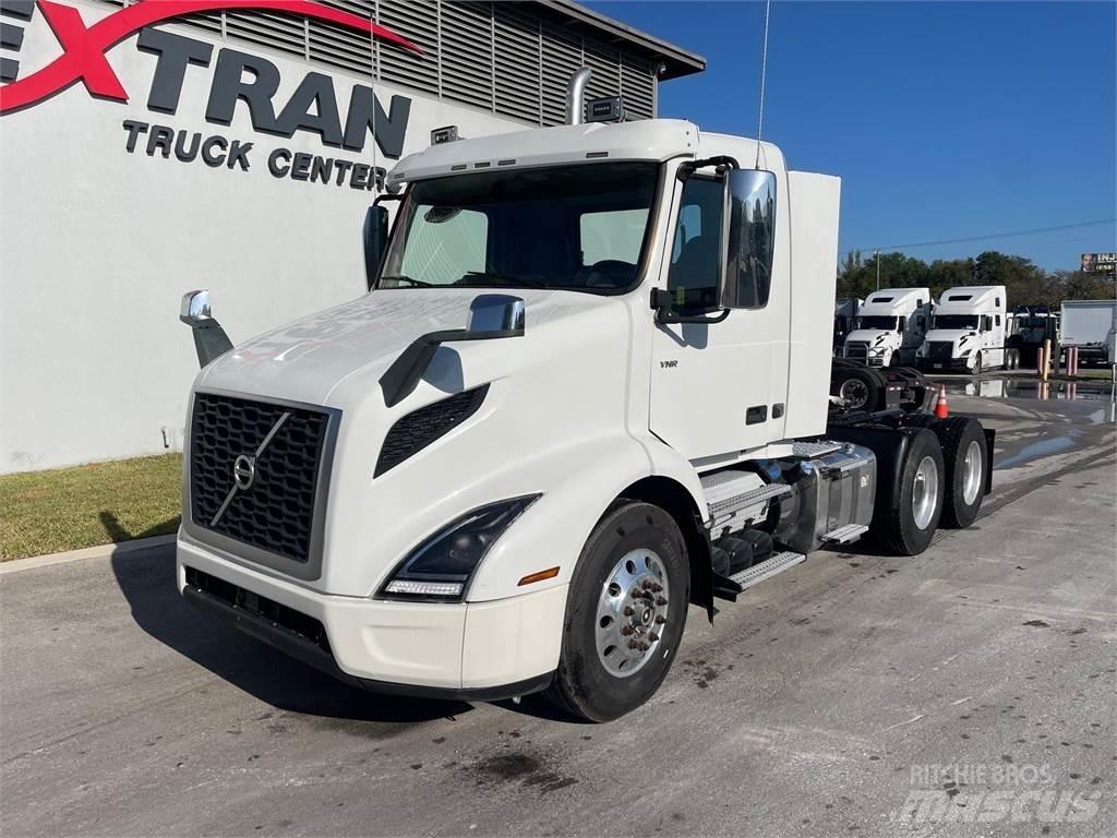 Volvo VNR64T Τράκτορες