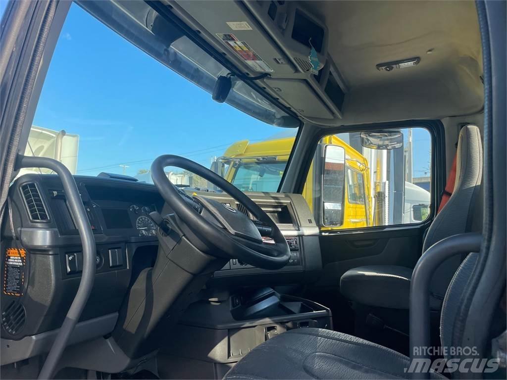 Volvo VNR64T Τράκτορες