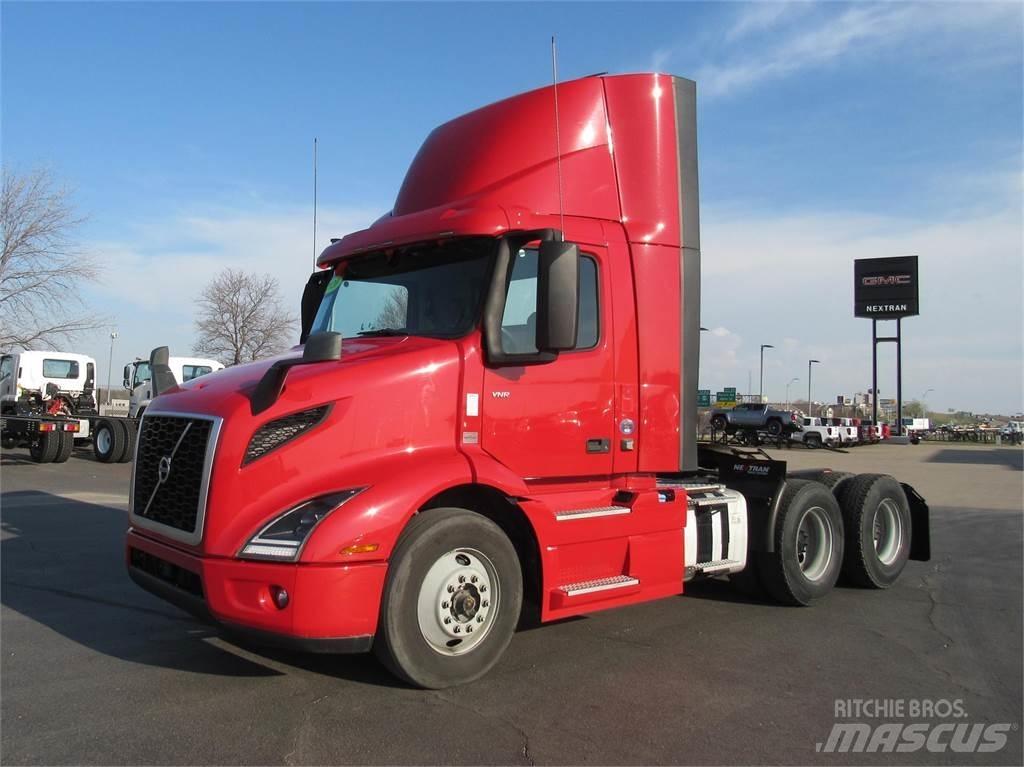 Volvo VNR64T300 Τράκτορες