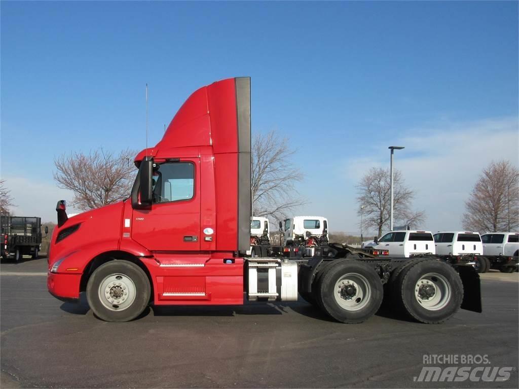 Volvo VNR64T300 Τράκτορες