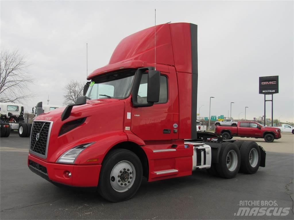 Volvo VNR64T300 Τράκτορες