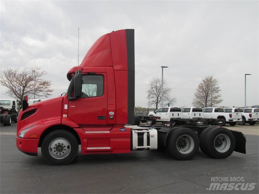 Volvo VNR64T300 Τράκτορες