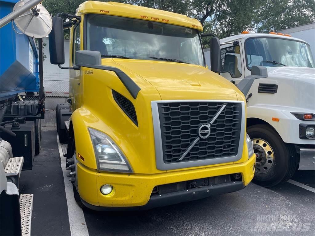Volvo VNR64T300 Τράκτορες