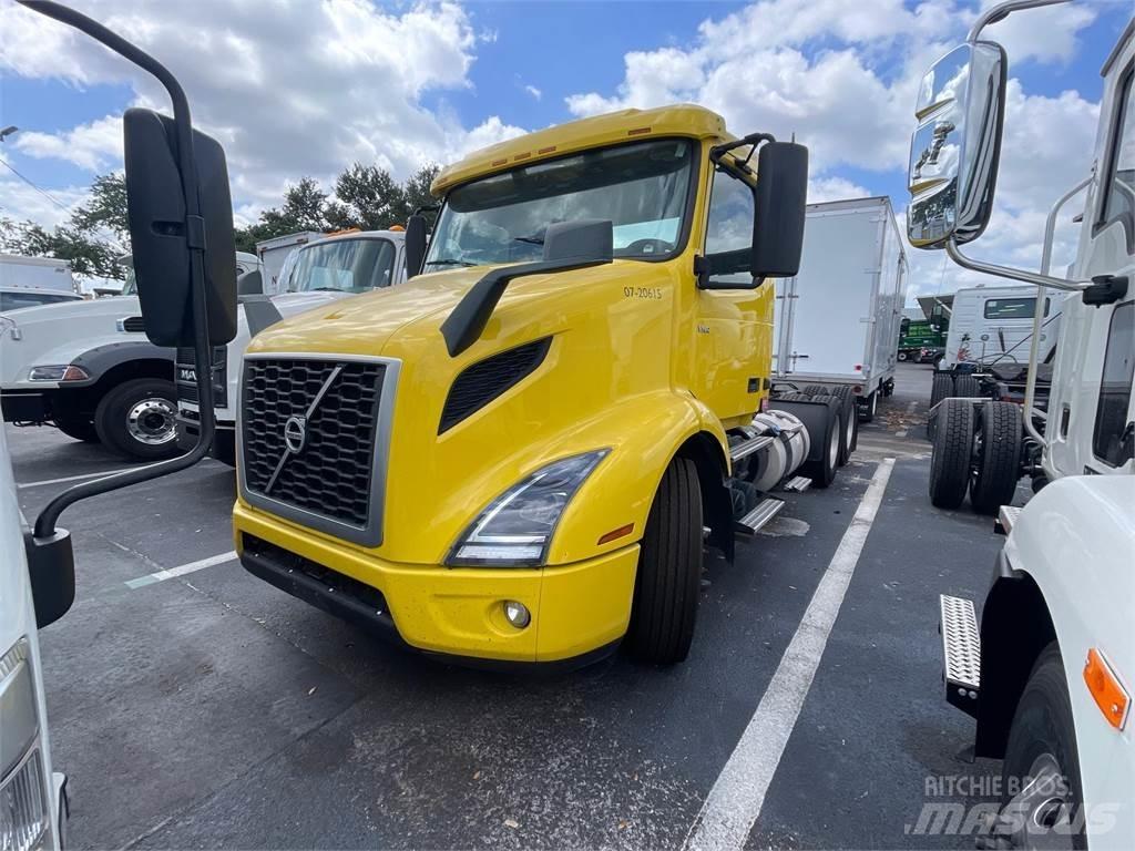Volvo VNR64T300 Τράκτορες