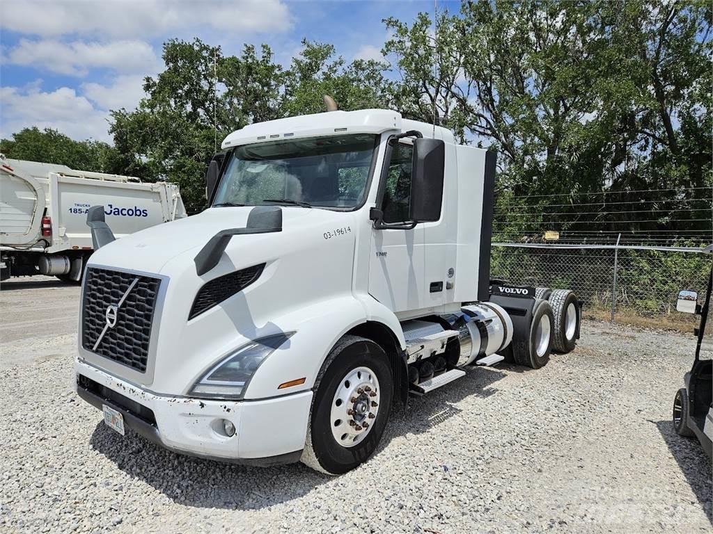 Volvo VNR64T300 Τράκτορες