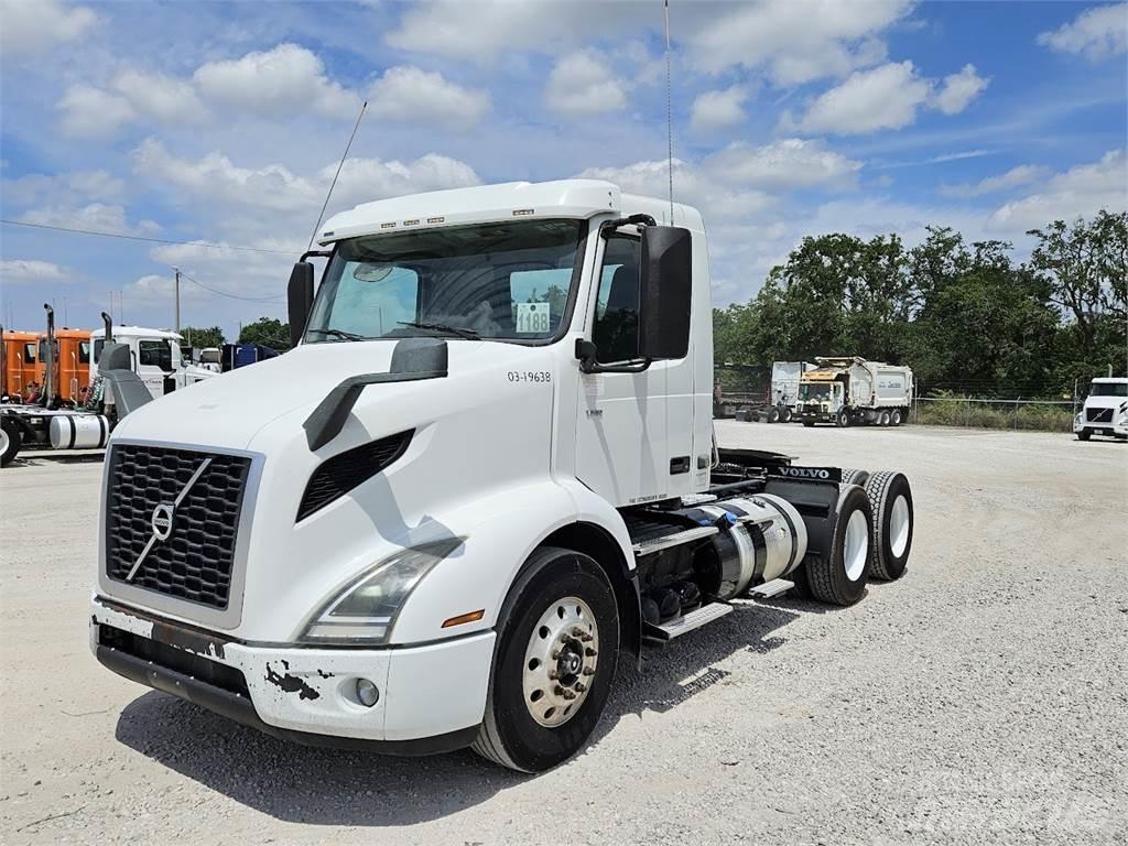 Volvo VNR64T300 Τράκτορες