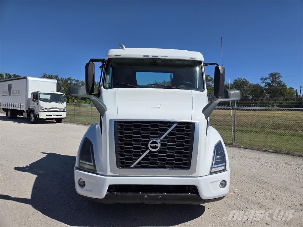 Volvo VNR64T300 Τράκτορες