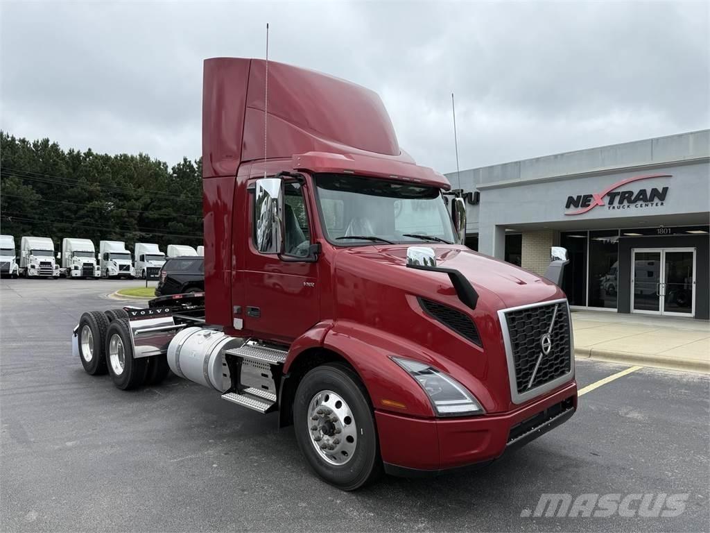 Volvo VNR64T300 Τράκτορες